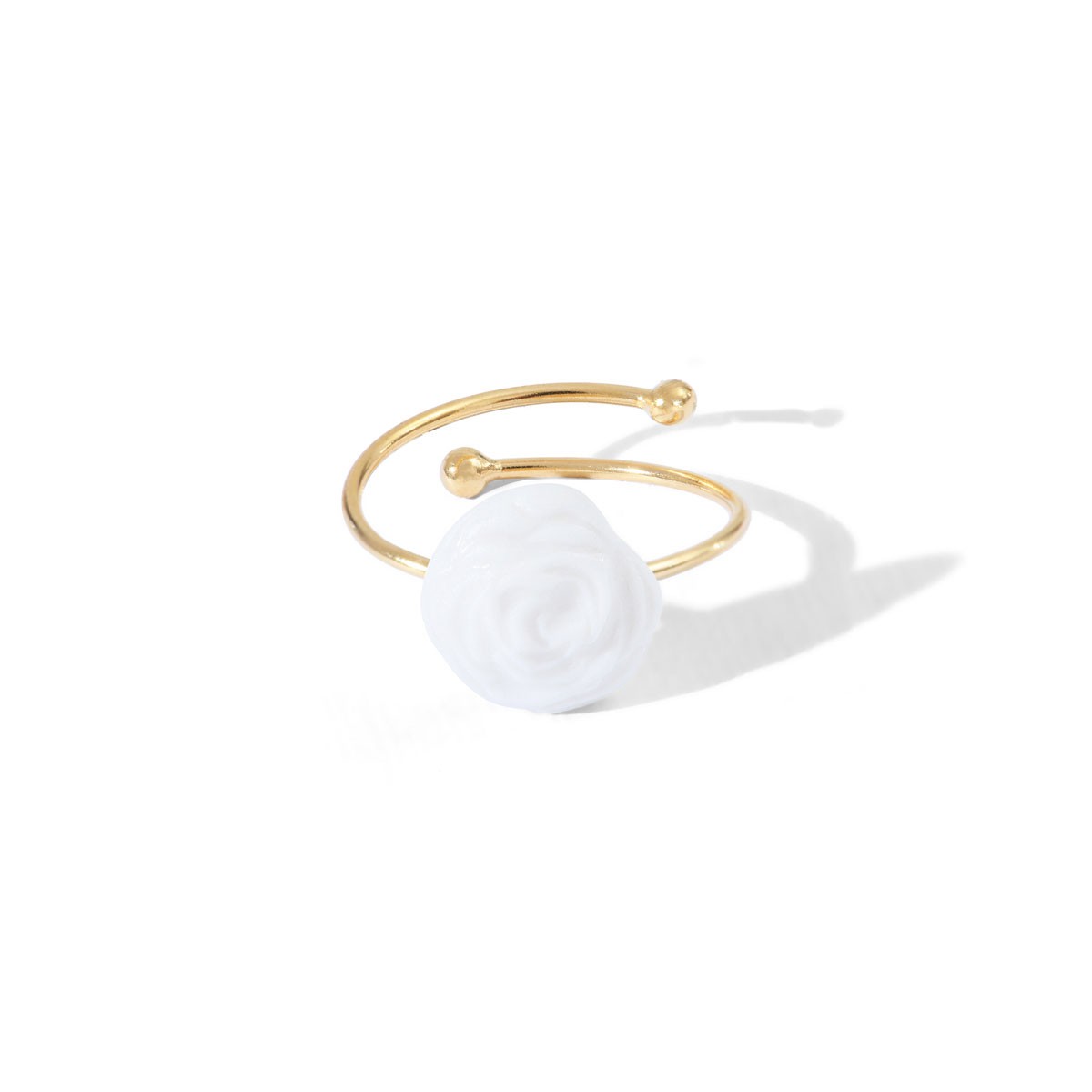 Bague collection Rose, bijou fabriqué à Paris en porcelaine et métal doré