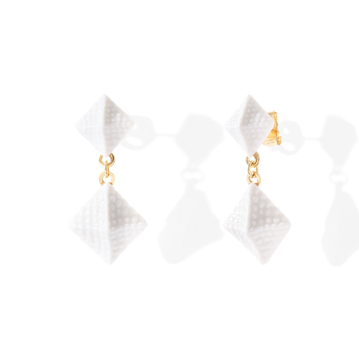 Boucles d'oreilles duo Pyramide en porcelaine et métal doré à l'or fin