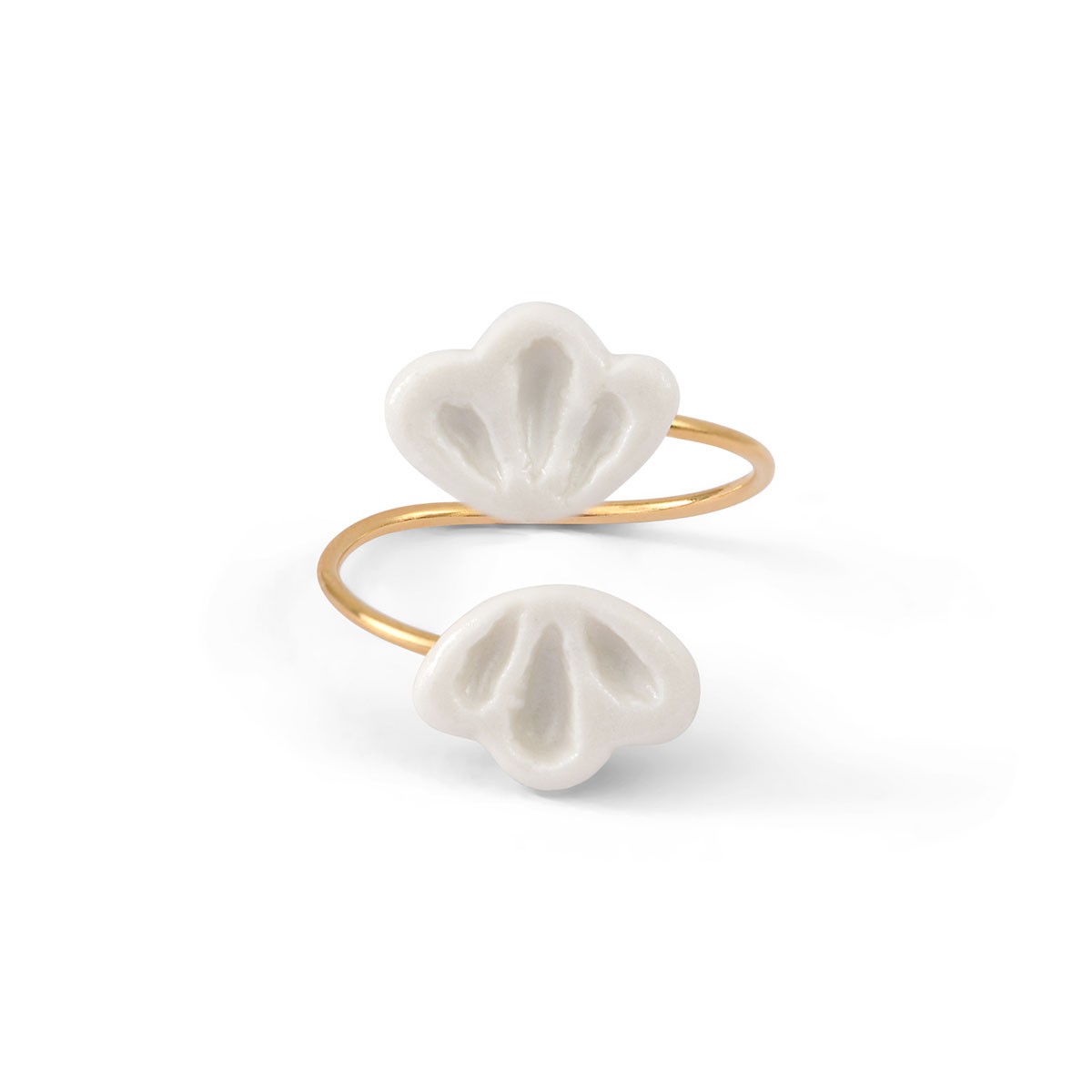 Bague double Coquillage en porcelaine par la créatrice de bijoux parisienne Yolaine Giret