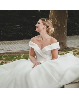 Robe de mariée et tiare Maria Jardin
Bijou de tête pour mariage, noces de porcelaine
@Lauriane Metayer
