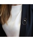 Broche Sunrise sur revers de veste
Photo: Mathilde Marc